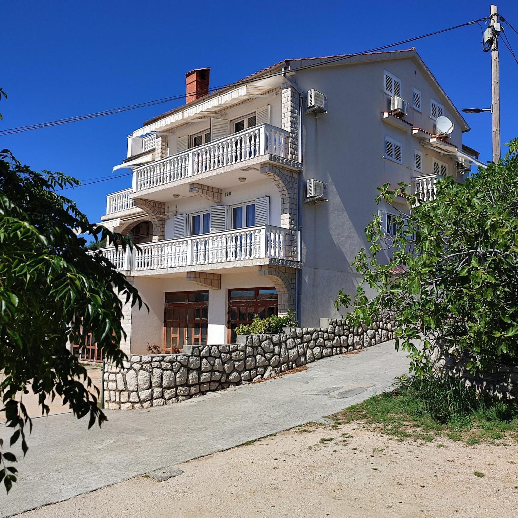 ראב Apartments Vuksan מראה חיצוני תמונה